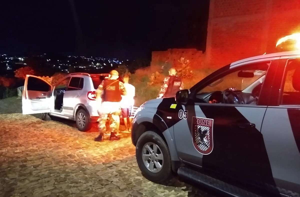 Carro foi apreendido com placa clonada no Morro da Esperança