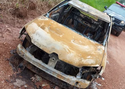 Carro foi encontrado carbonizado pela polícia