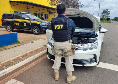 Carro recuperado pela PRF, nesta terça-feira (21), na BR 316 em Picos