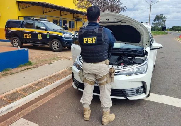 Carro recuperado pela PRF, nesta terça-feira (21), na BR 316 em Picos