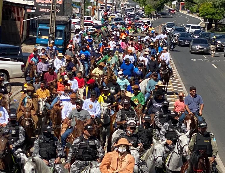 Cavalgada contou com muitos participantes neste domingo