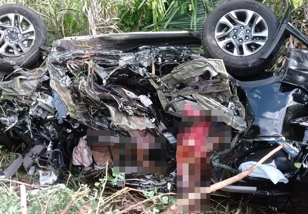 Colisão entre carro e carreta em Bacabal-MA