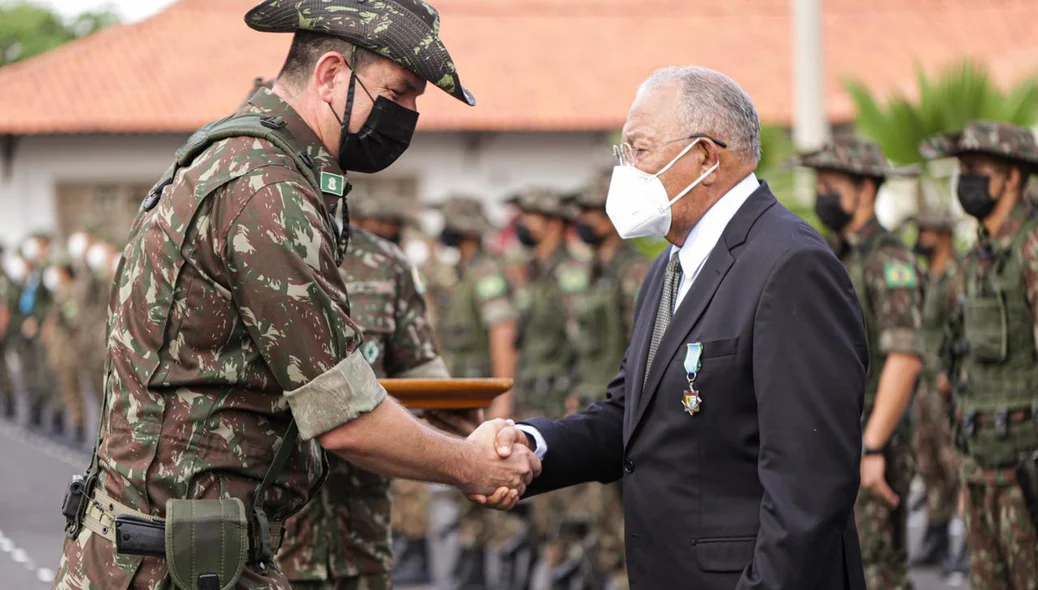 Coronel Marcelo Florentino Borlina, comandante do 2º BEC e Dr. Pessoa