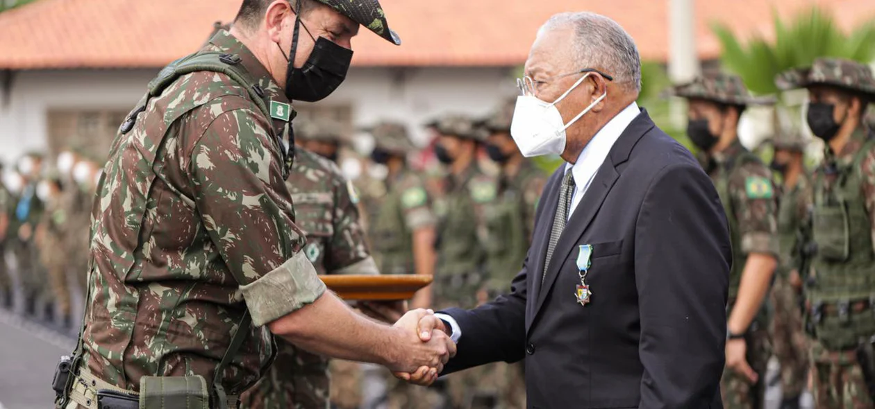 Coronel Marcelo Florentino Borlina, comandante do 2º BEC e Dr. Pessoa