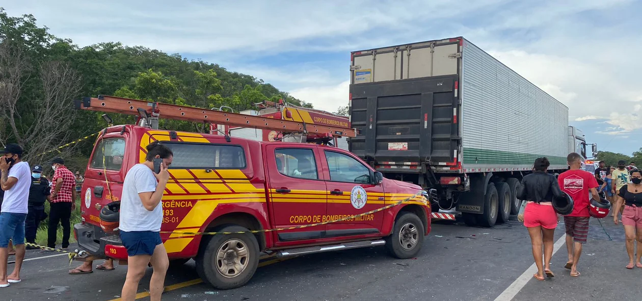 Corpo de Bombeiros no local
