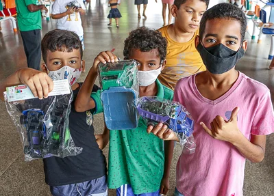 Crianças ganharam brinquedos