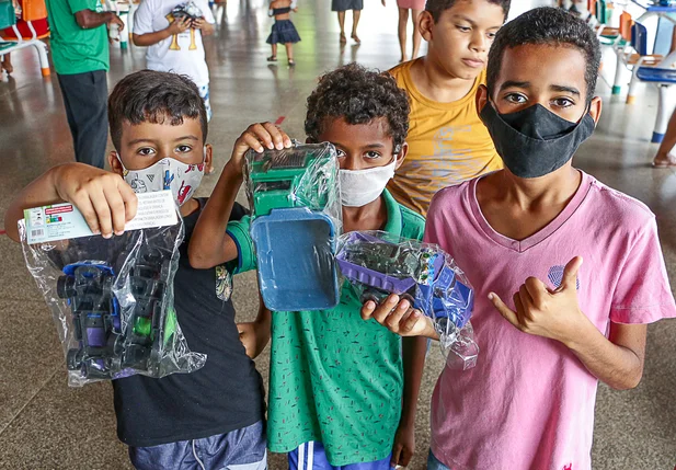 Crianças ganharam brinquedos