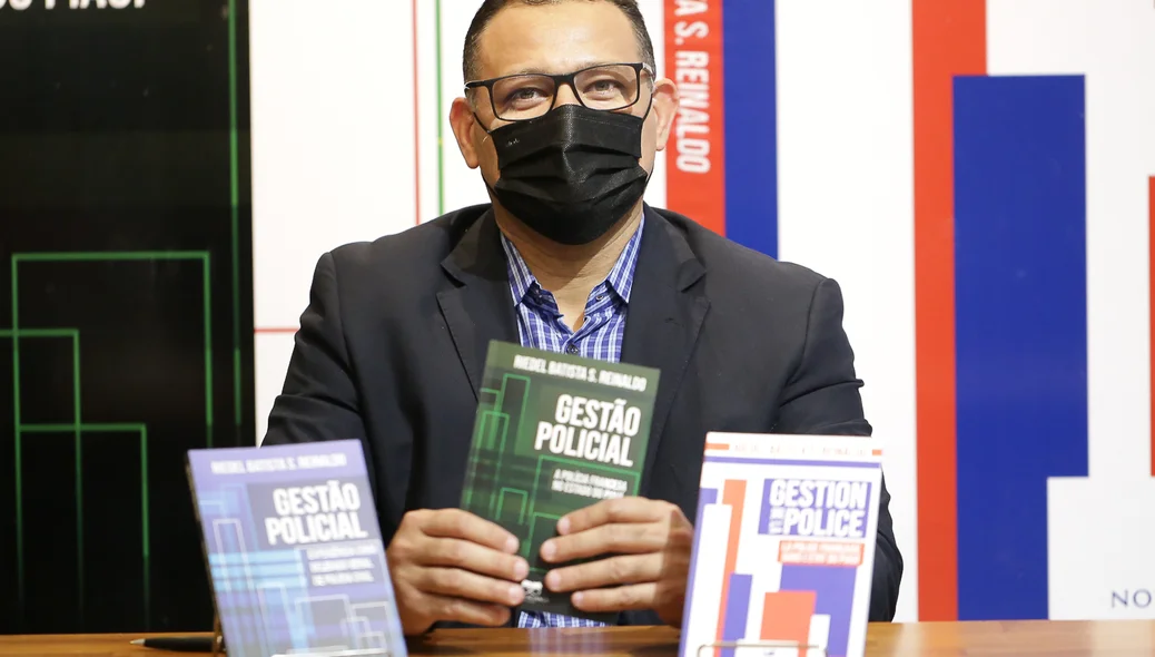 Delegado de Polícia do estado do Piauí lança livro sobre suas experiências