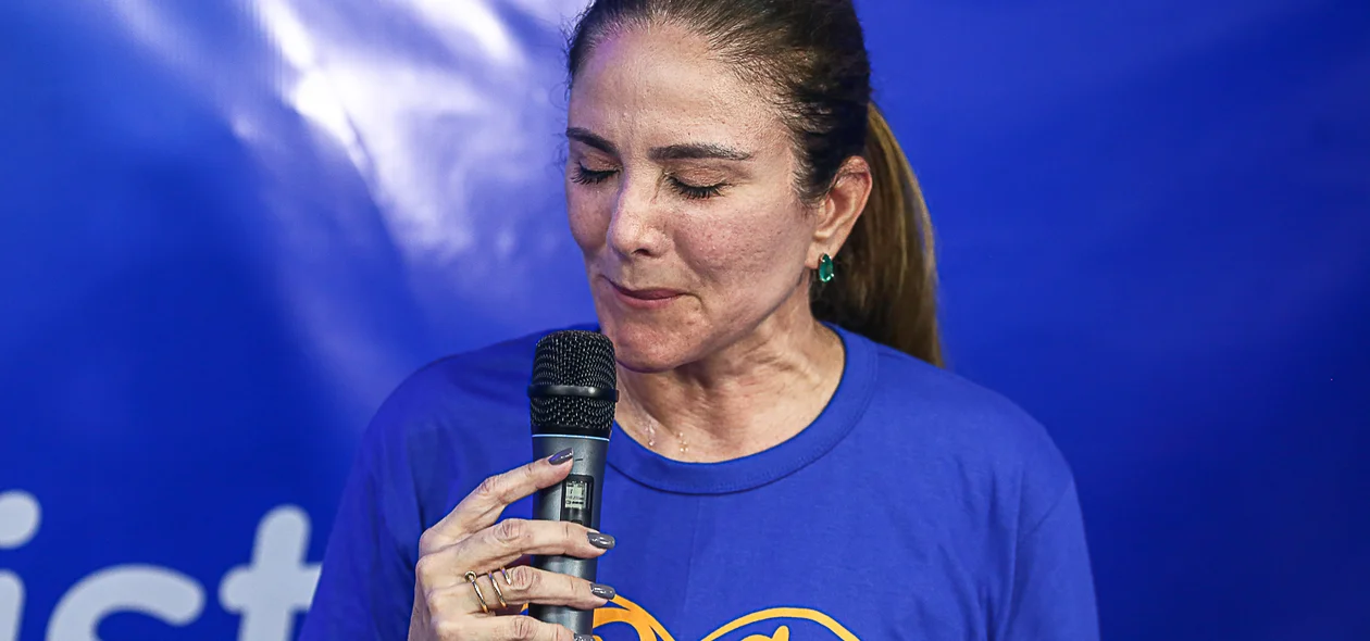 Deputada Estadual Lucy Soares se emociona