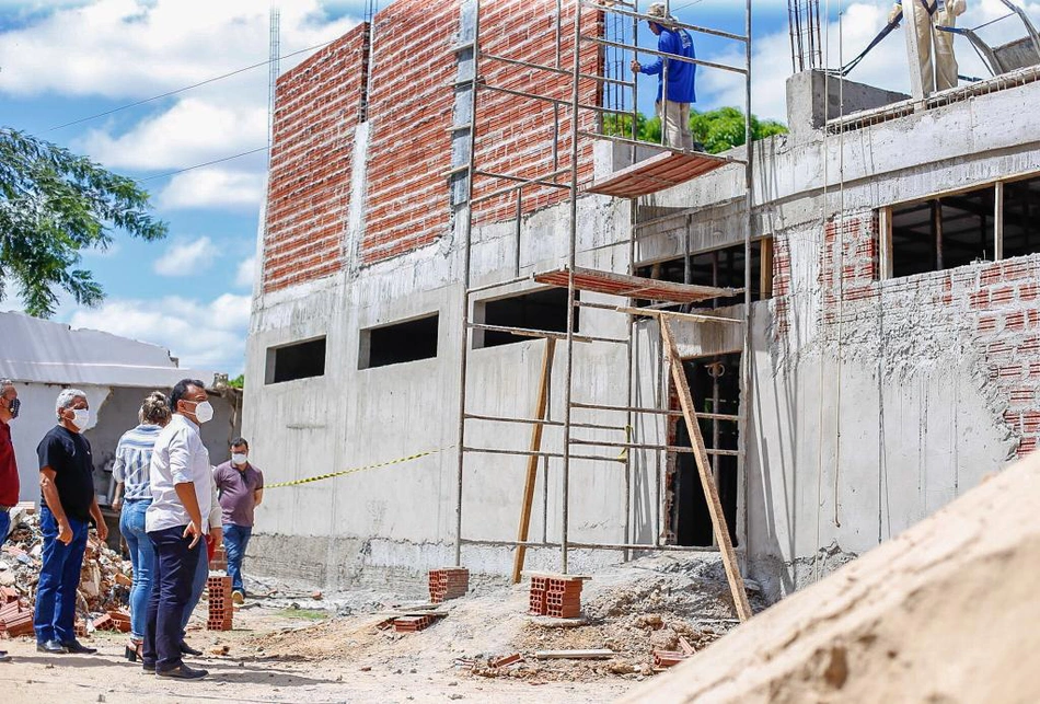 Deputado Fábio Abreu visita obras em Campo Maior