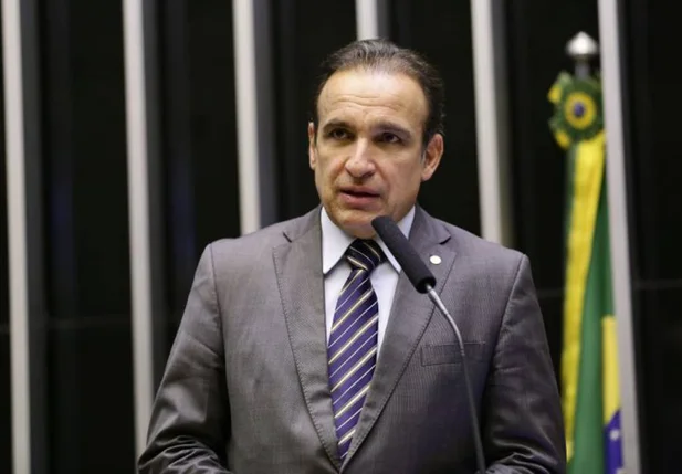 Deputado federal Hugo Leal