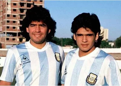 Diego e Hugo Maradona.