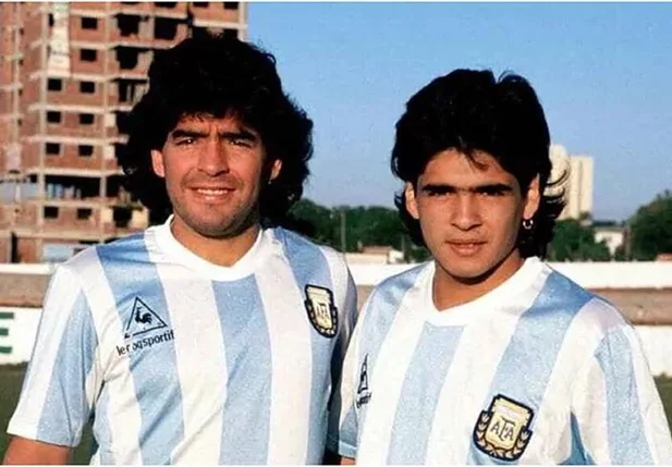 Diego e Hugo Maradona.