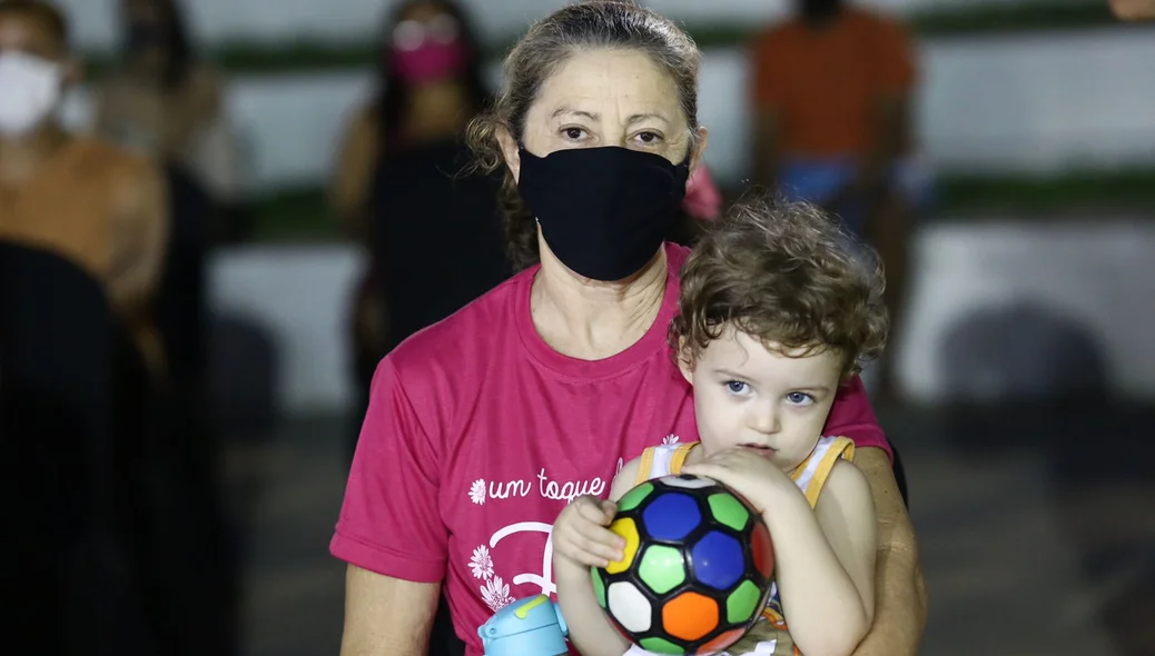 Dona de casa Maria Célia levou o neto