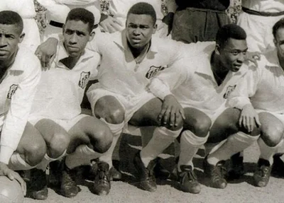 Dorval, Mengálvio, Coutinho, Pelé e Pepe, o Ataque dos Sonhos santista.