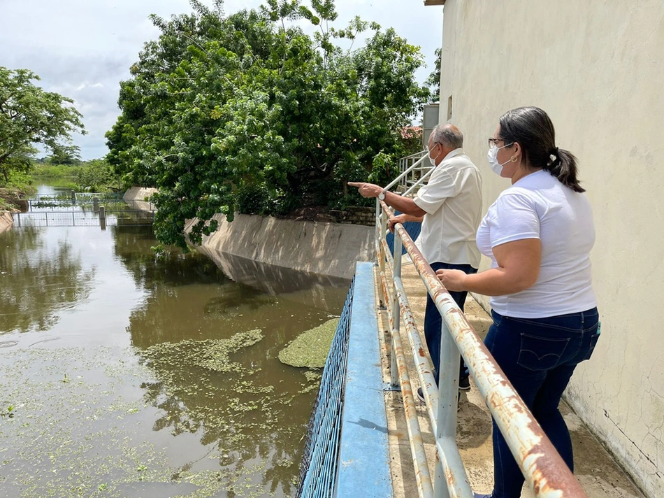 Dr. Pessoa acompanhando o monitoramento do nível da água dos rios Parnaíba e Poti