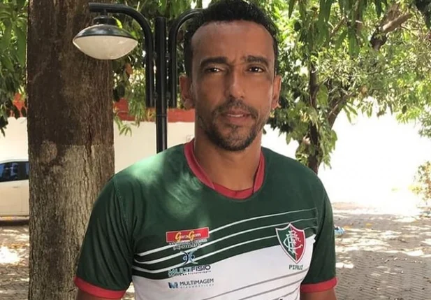 Eduardo, meia atacante do Fluminese.