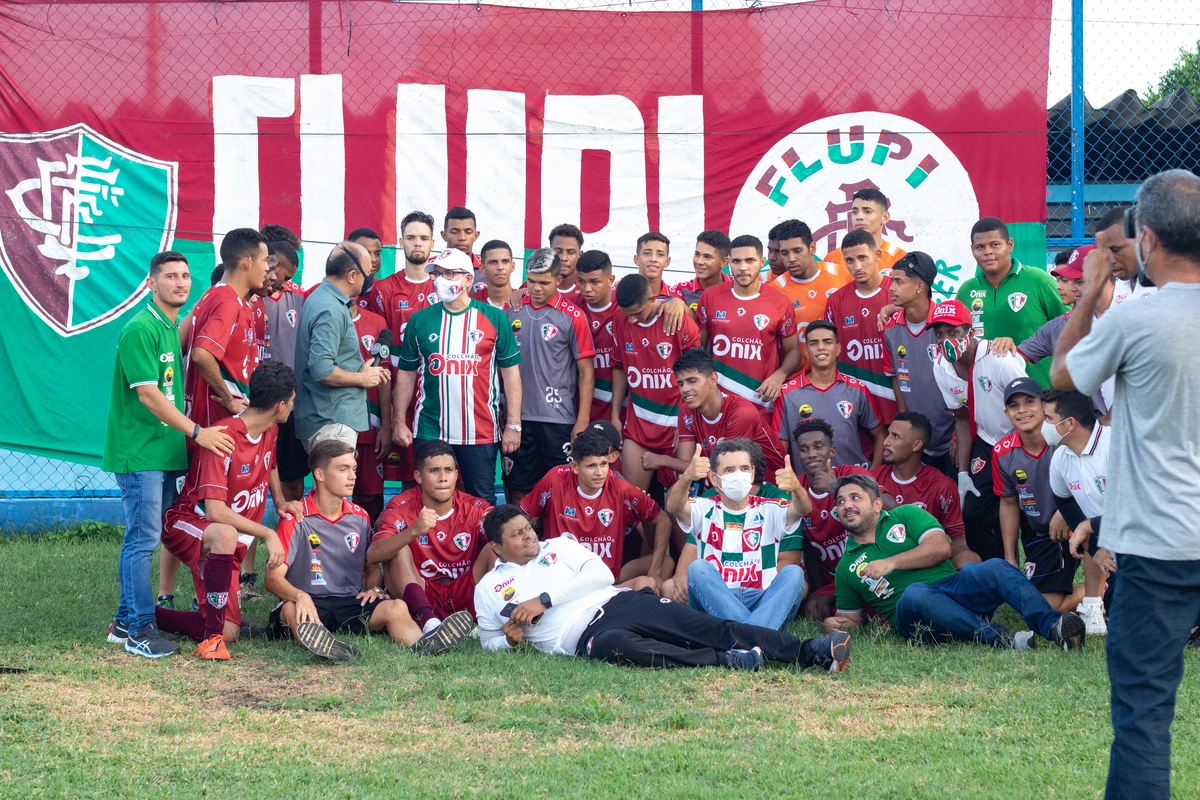 Equipe do Fluminense após vitória sobre o Ceará na Copa do Nordeste.