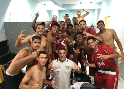 Equipe do Fluminense após vitória.
