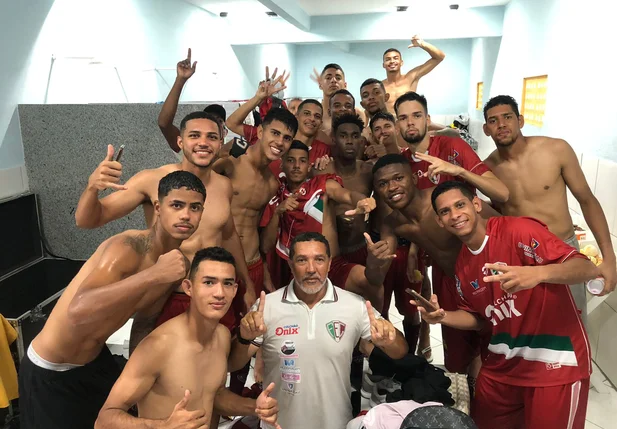 Equipe do Fluminense após vitória.