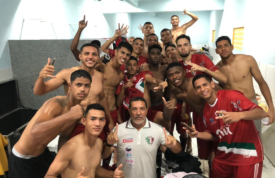 Equipe do Fluminense após vitória.
