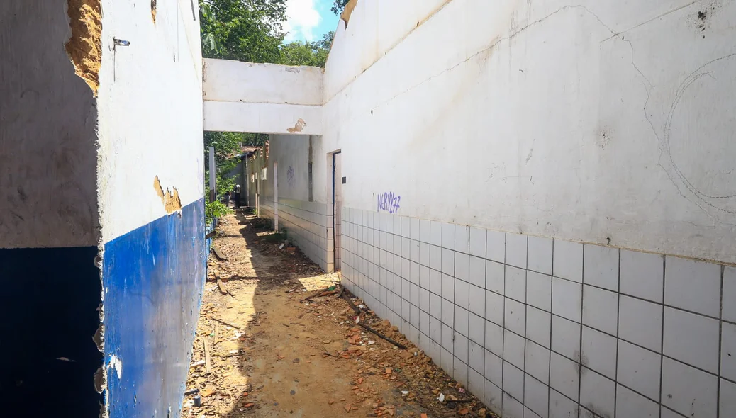 Escola 15 de Outubro estava abandonada desde 2017