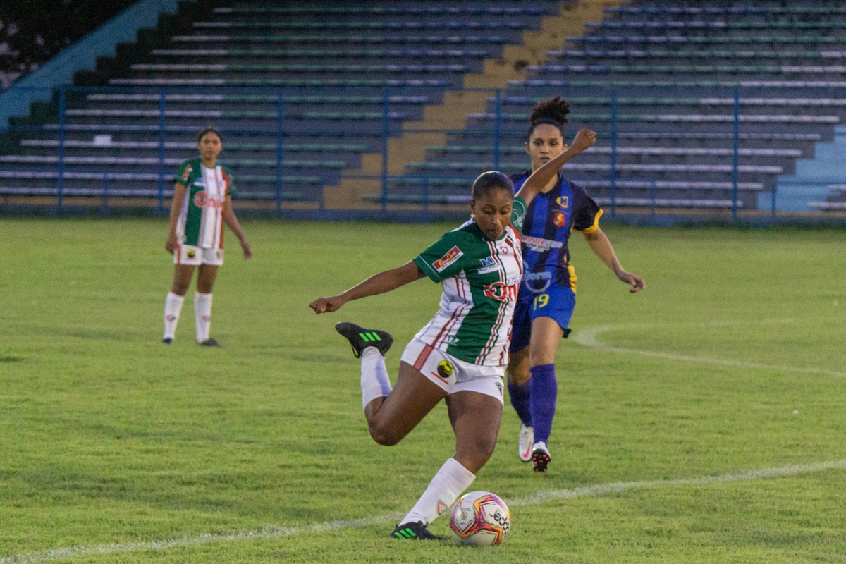 Fluminense venceu as Abelhas Rainhas no Lindolfo Monteiro.