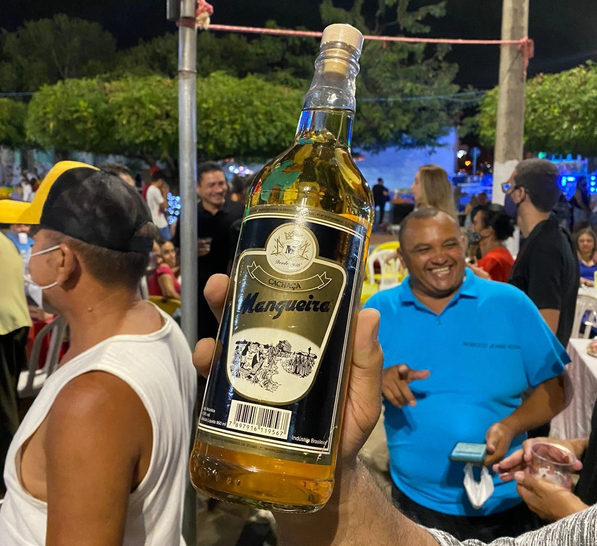 Garrafa arrematada por R$ 20 mil no leilão em Castelo do Piauí