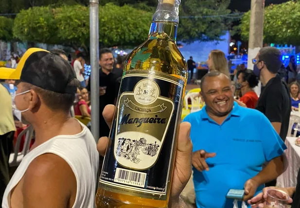 Garrafa arrematada por R$ 20 mil no leilão em Castelo do Piauí