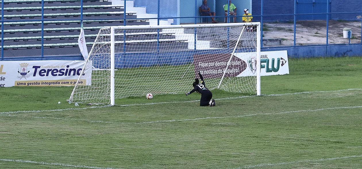 Goleira pegou o gol