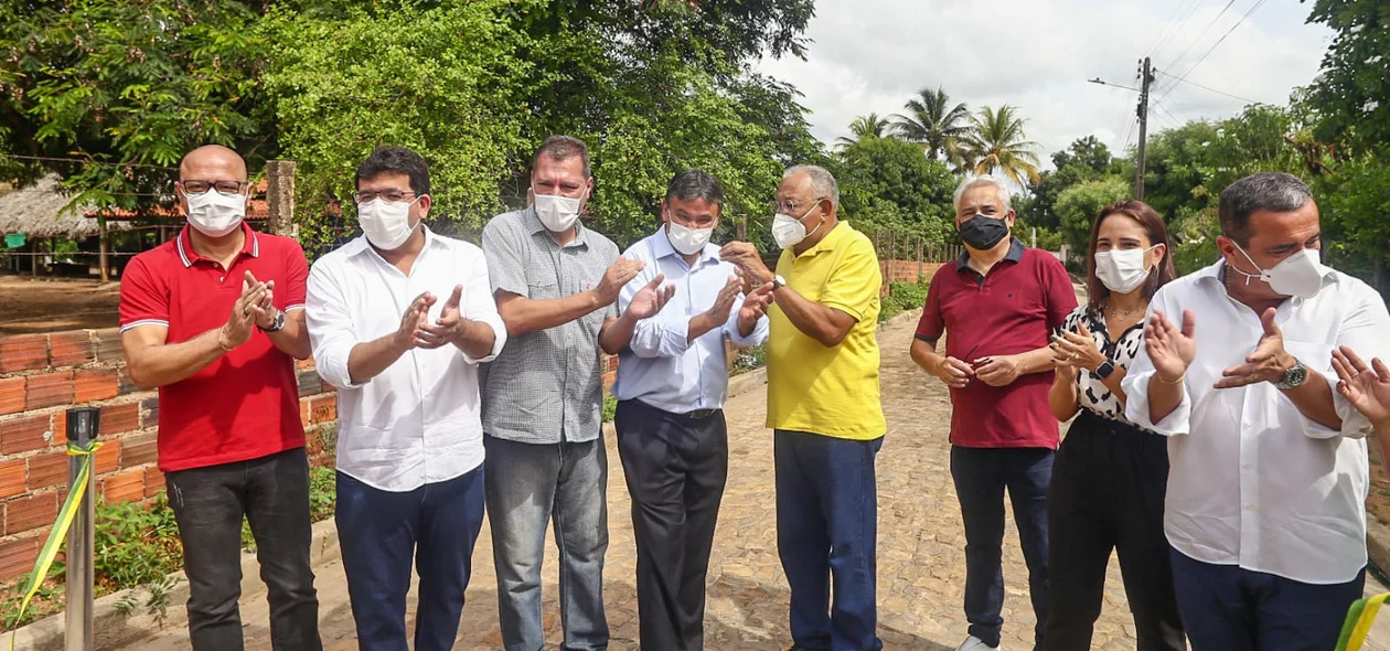 Governador e Prefeito realizam entrega de calçamento na zona rural de Teresina
