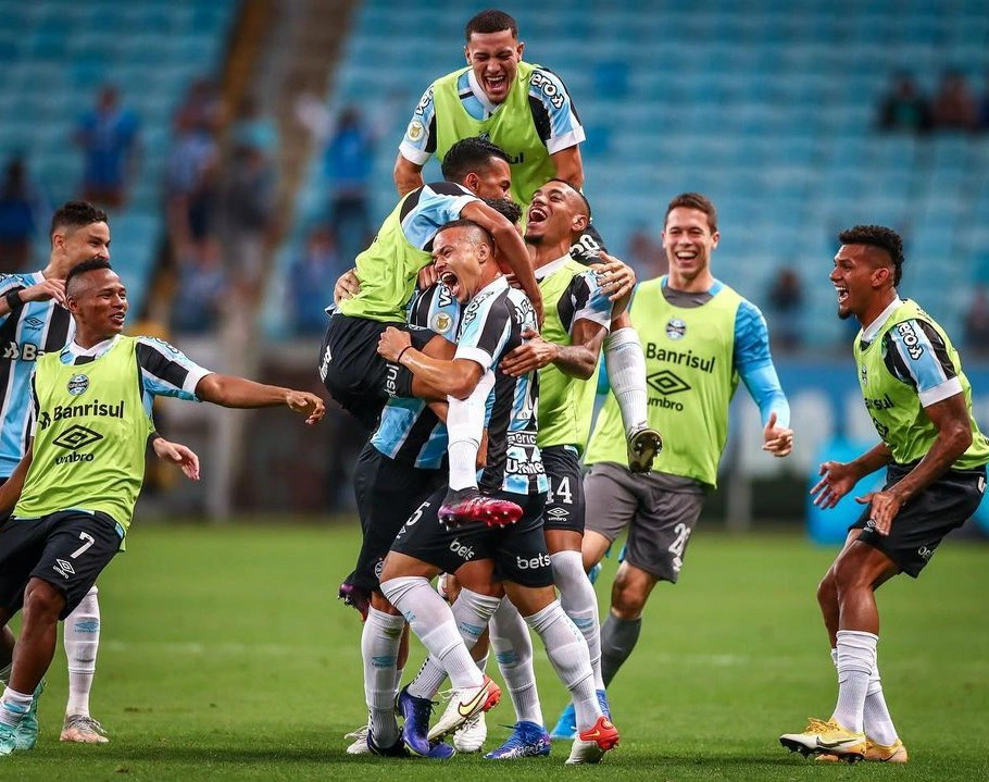 Grêmio segue vivo na luta para permanecer na Série A, mas cenário ainda é complicado.