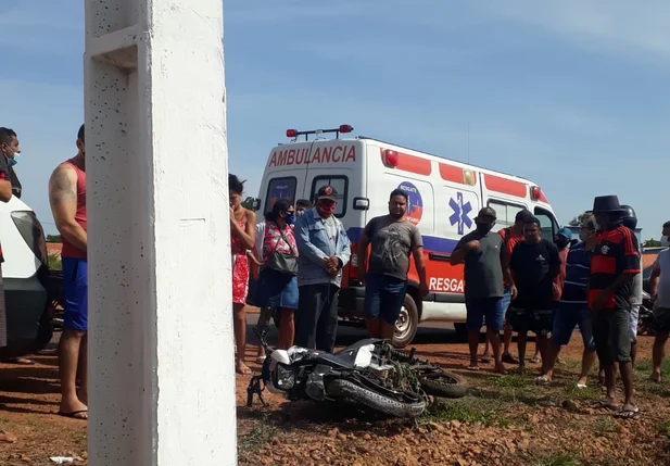 Homem morre após colidir moto em poste na cidade de Barras