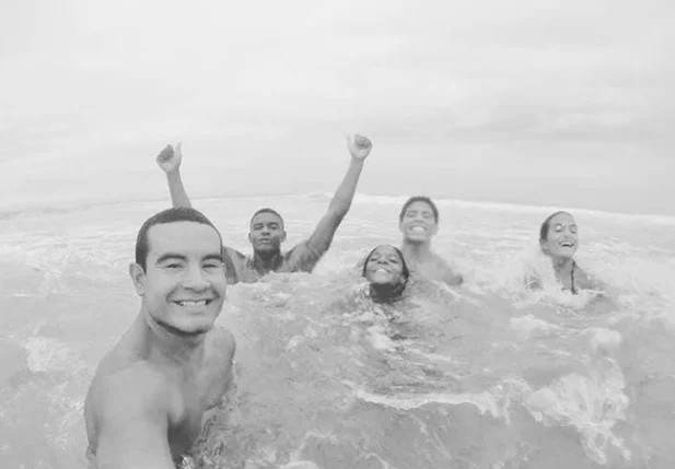 Ian Matos, Kawan Pereira e amigos no mar.