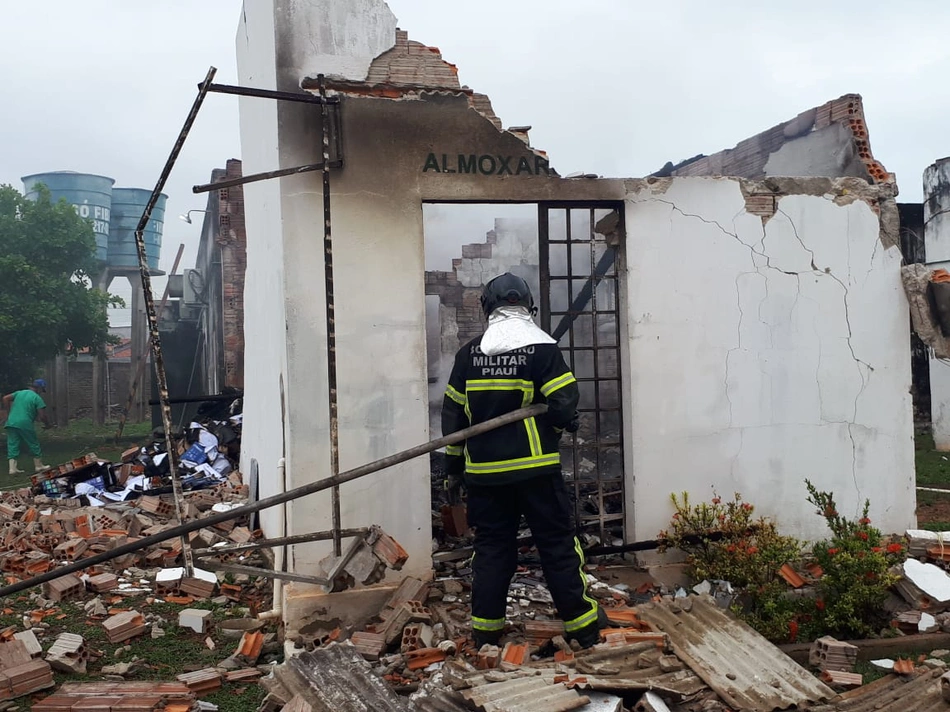 Incêndio atinge almoxarifado do hospital de Campo Maior