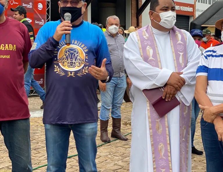 João Mádison fala na abertura da cavalgada em Teresina