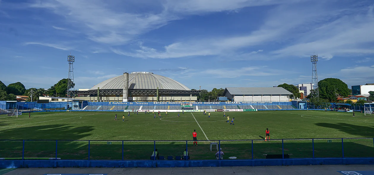 Jogo aconteceu no Lindolfo Monteiro