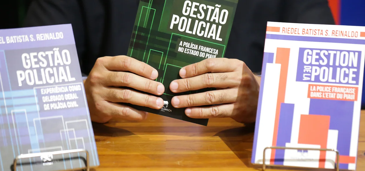 Livro sobre suas experiências como Delegado Geral