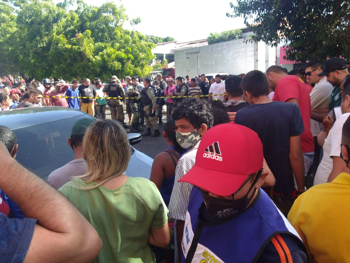 Local foi isolado para o trabalho pericial na Avenida Pinheiro Machado