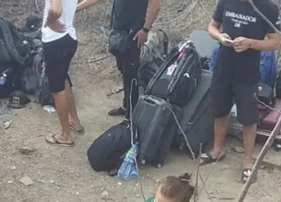 Malas e material da banda que estavam na van