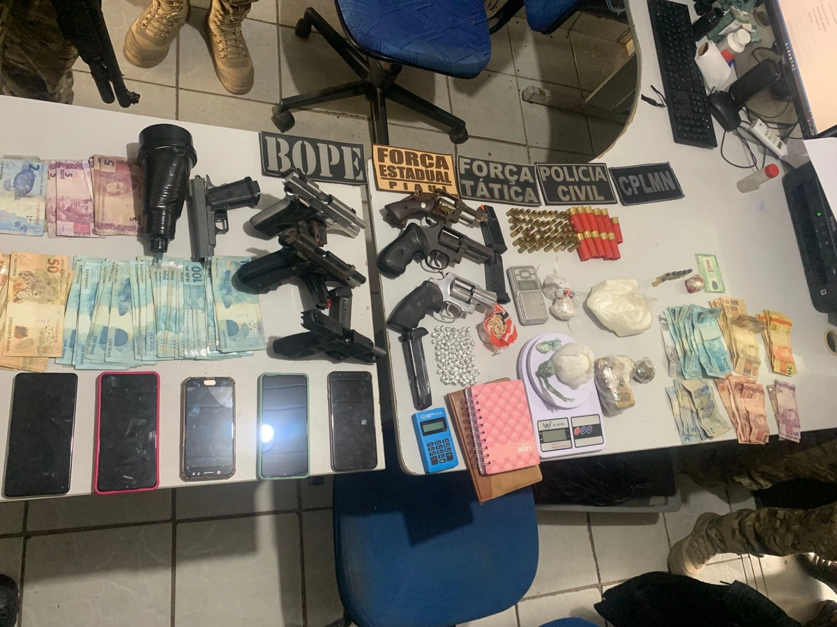 Material apreendido durante a ação policial