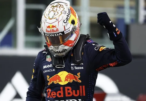 Max Verstappen conquistou a pole position