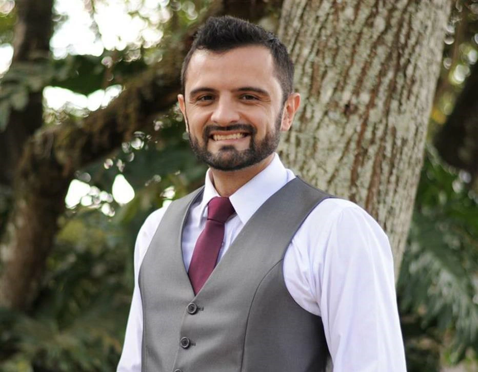 Microbiologista Luiz Almeida, PhD na área de genética de bactérias