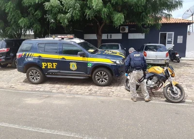 Motocicleta apreendida pela PRF em Oeiras