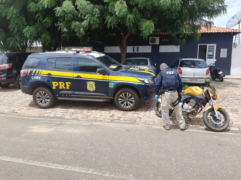 Motocicleta apreendida pela PRF em Oeiras