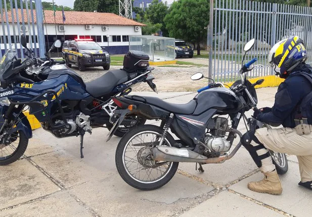 Motocicleta apreendida pela PRF em Teresina