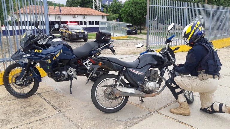 Motocicleta apreendida pela PRF em Teresina
