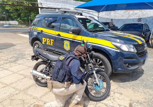 Motocicleta apreendida pela PRF em Teresina