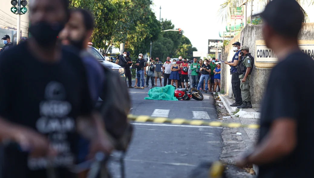Motociclista é executado com tiros na cabeça no Dirceu