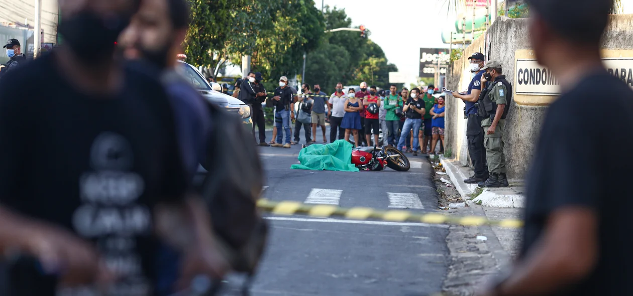 Motociclista é executado com tiros na cabeça no Dirceu
